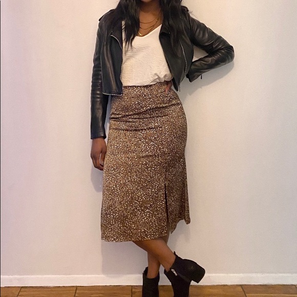 Women’s animal print midi skirt with side slit - Picture 2 of 4